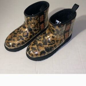 UGG Leopard Print  Lined Rain And Winter Boots Size 7 Comfortable With Style
